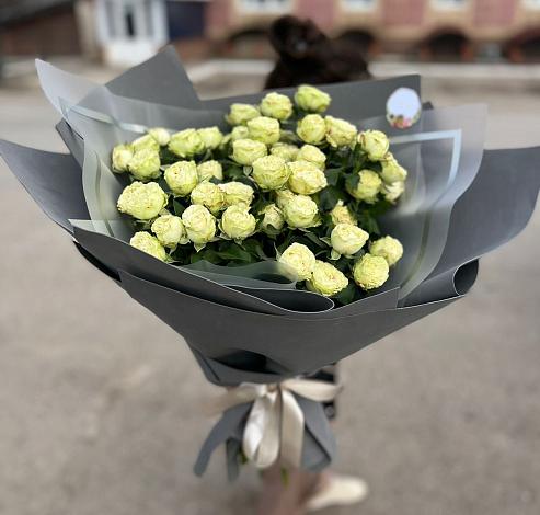 Букет Белые кустовые розы Солинеро в Сурхахи