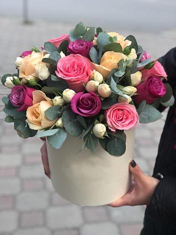 Цветочная композиция из Розы в шляпной коробке в Сурхахи
