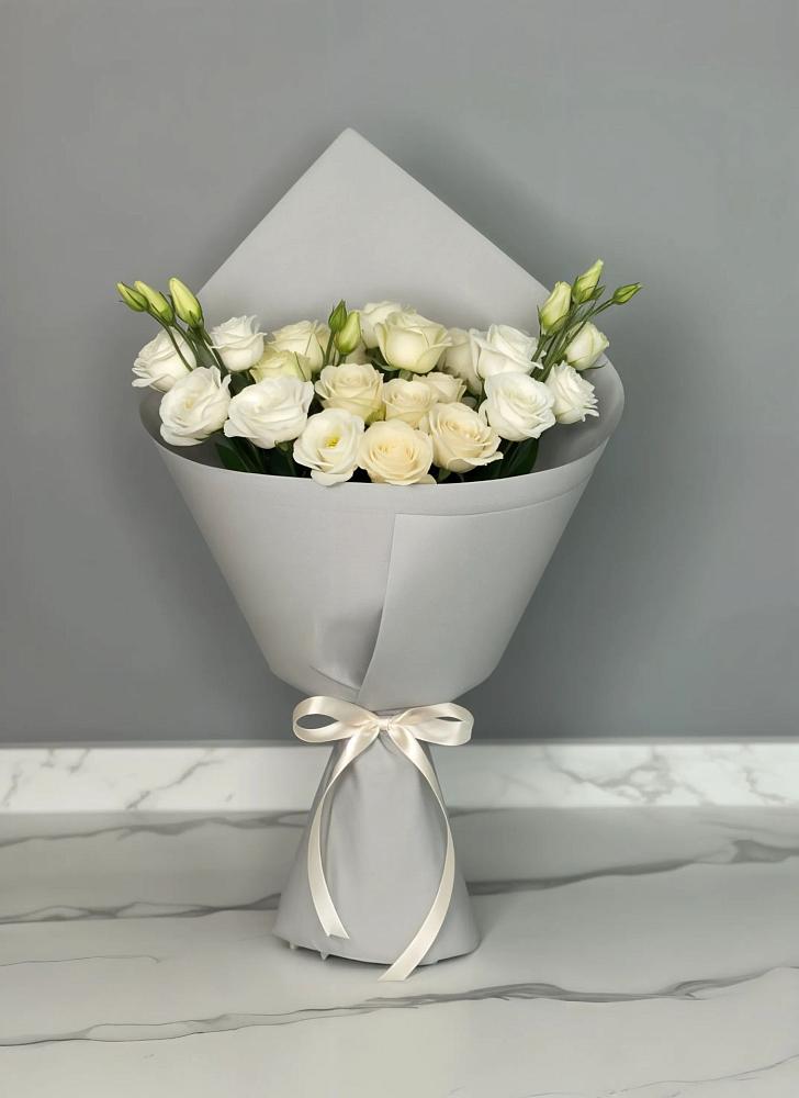 Букет цветов из: Розы и Лизиантусы в Сурхахи