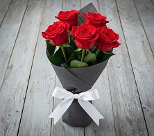 Букет 5 Красных роз Эдлесс Лав в Сурхахи
