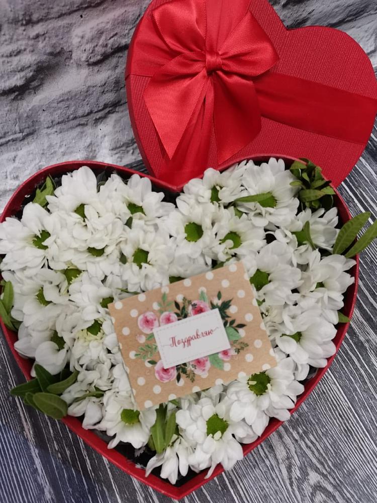 Цветочная композиция из Хризантемы в виде сердца в Сурхахи