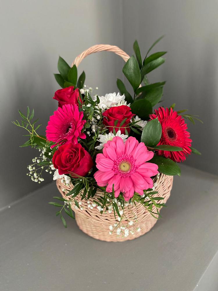 Цветочная композиция из Розы, Хризантемы и Герберы в корзине в Сурхахи
