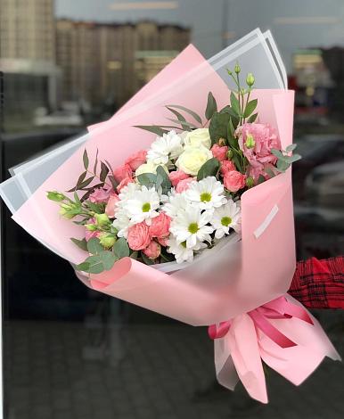 Букет цветов из: Розы, Лизиантусы и Хризантемы в Сурхахи